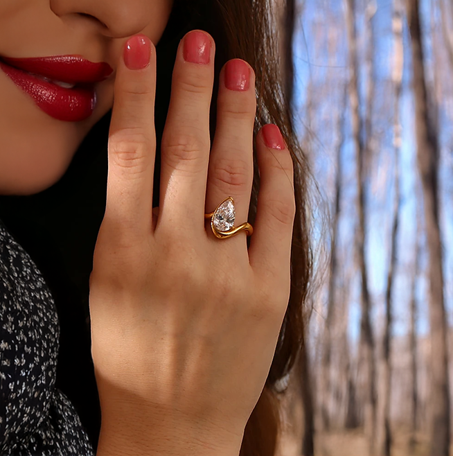 Elegant Water Droplet Shaped Rhinestone Ring