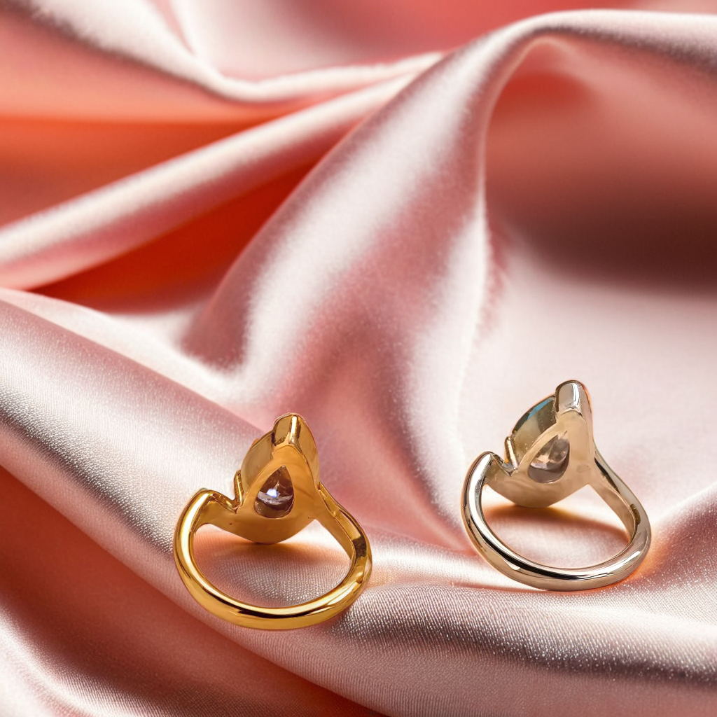 Elegant Water Droplet Shaped Rhinestone Ring