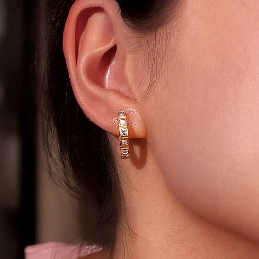 Minimalist Hoop Earrings With Beautiful Sparkling Stones 18K Gold Plated For Women