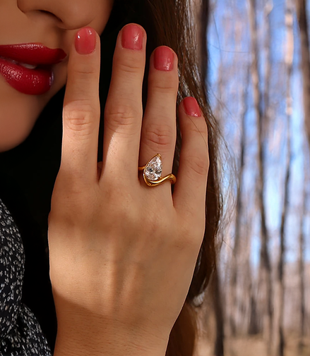 Elegant Water Droplet Shaped Rhinestone Ring
