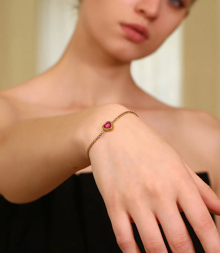 Lovely Heart Shaped Pendant With Red Sparkling Stone Charm Figaro Chain Bracelet