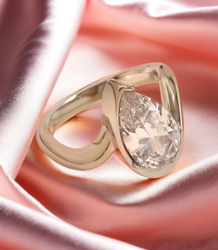 Elegant Water Droplet Shaped Rhinestone Ring